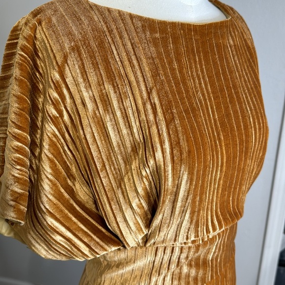 ALEXIA ADMOR Veronica Gold Pleated Velvet Midi Dress‎ size S Wedding Party Event - Picture 5 of 11